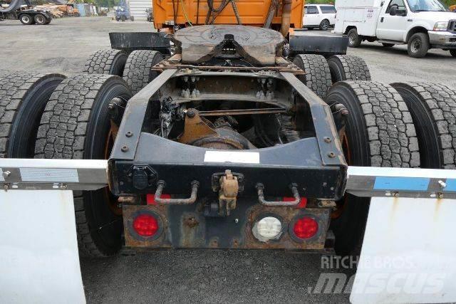 Volvo VNM64T Chassis met cabine