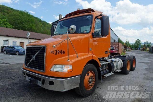 Volvo VNM64T Chassis met cabine