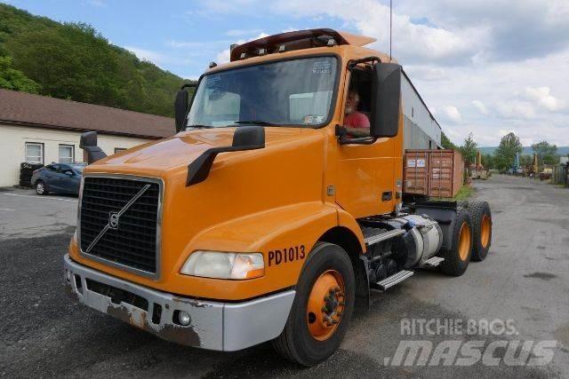 Volvo VNM64T Chassis met cabine