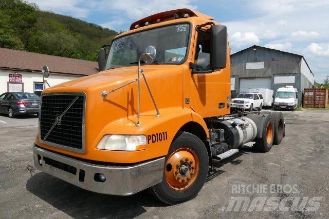 Volvo VNM64T Chassis met cabine