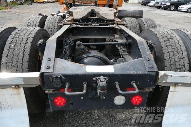 Volvo VNM64T Chassis met cabine