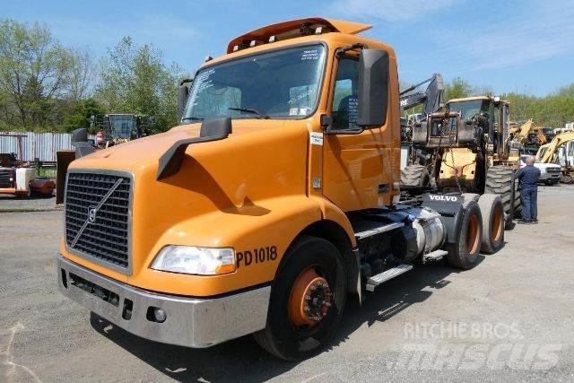 Volvo VNM64T Chassis met cabine