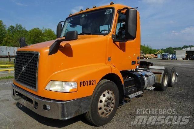 Volvo VNM64T Chassis met cabine