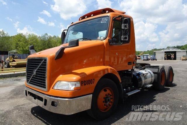 Volvo VNM64T Chassis met cabine
