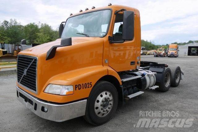 Volvo VNM64T Chassis met cabine