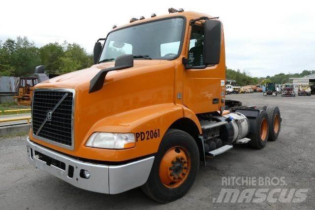 Volvo VNM64T Chassis met cabine