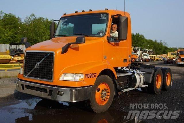 Volvo VNM64T Chassis met cabine
