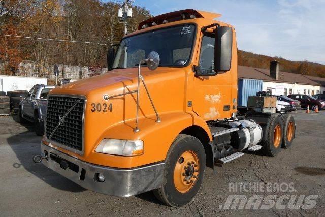 Volvo VNM64T Chassis met cabine