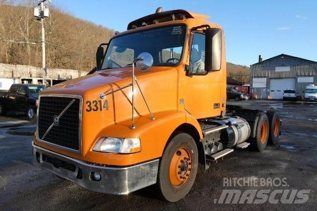 Volvo VNM64T Chassis met cabine