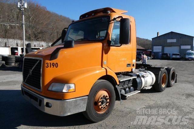 Volvo VNM64T Chassis met cabine