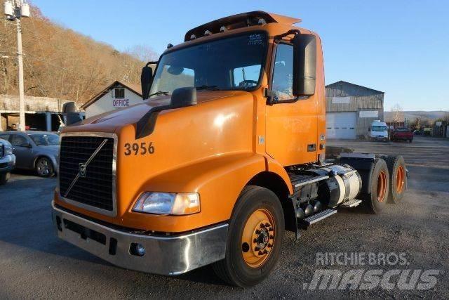 Volvo VNM64T Chassis met cabine