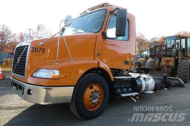 Volvo VNM64T Chassis met cabine