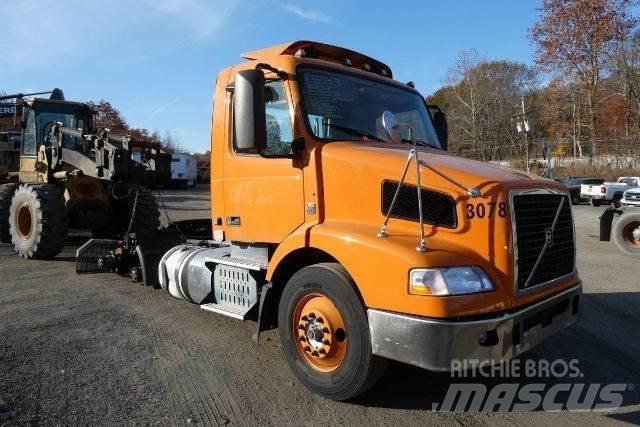 Volvo VNM64T Chassis met cabine