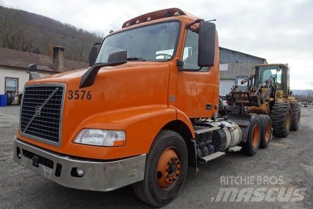 Volvo VNM64T Chassis met cabine