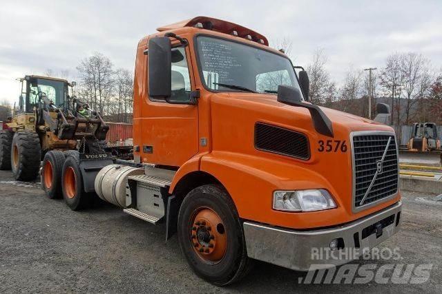 Volvo VNM64T Chassis met cabine