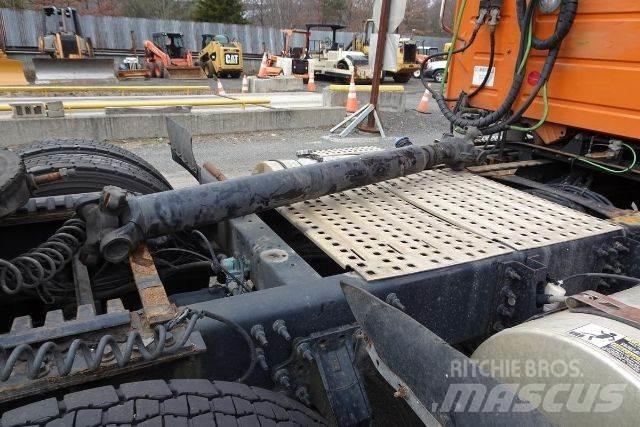 Volvo VNM64T Chassis met cabine