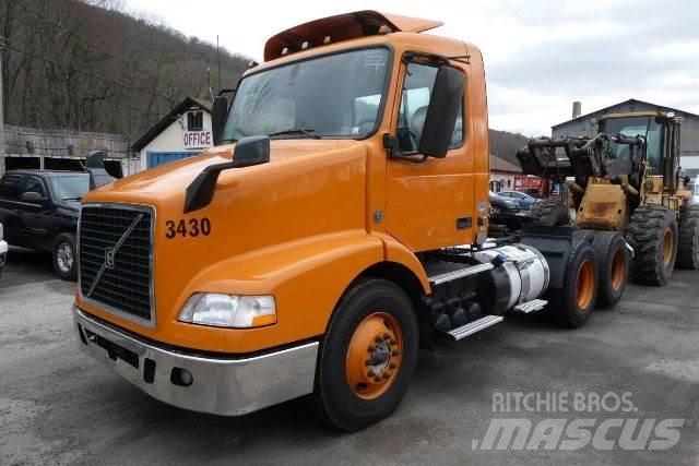 Volvo VNM64T Chassis met cabine