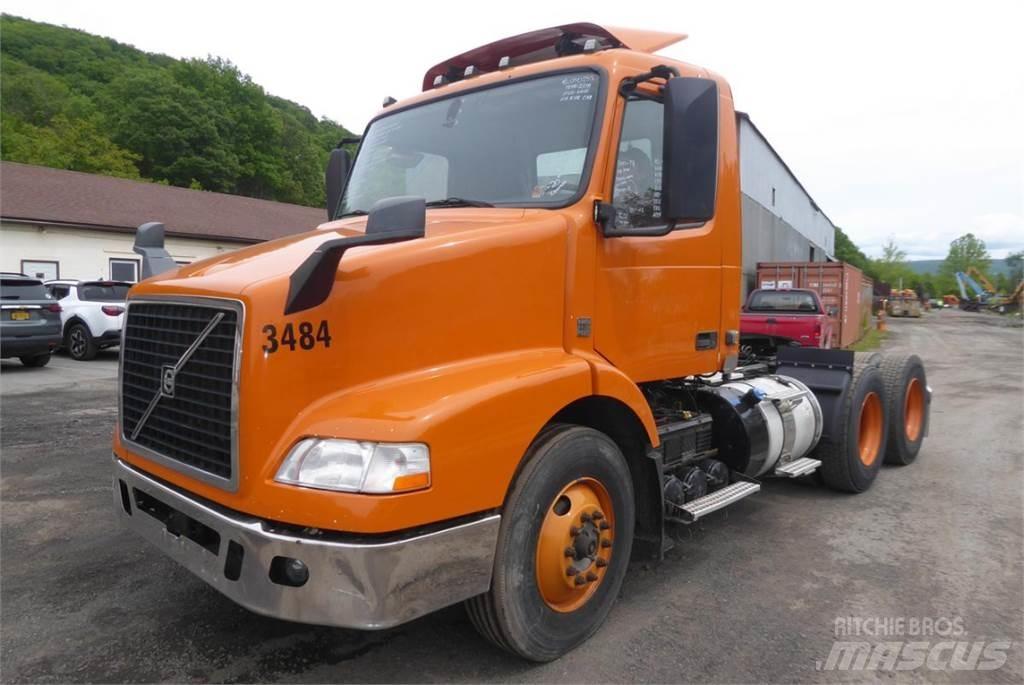 Volvo VNM64T Chassis met cabine
