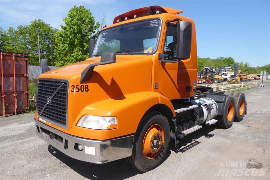 Volvo VNM64T Chassis met cabine