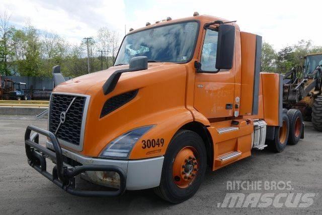 Volvo VNR64T300 Chassis met cabine