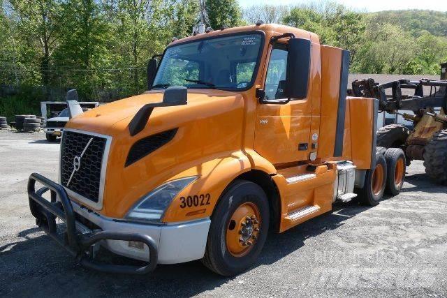 Volvo VNR64T300 Chassis met cabine