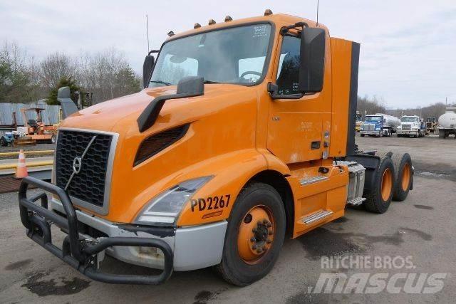 Volvo VNR64T300 Chassis met cabine