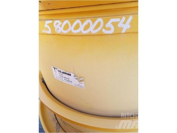 Volvo A25F Banden, wielen en velgen