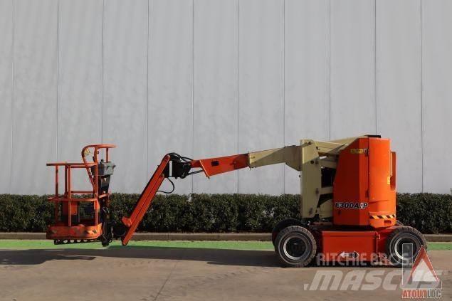 JLG E300AJP Knikarmhoogwerkers