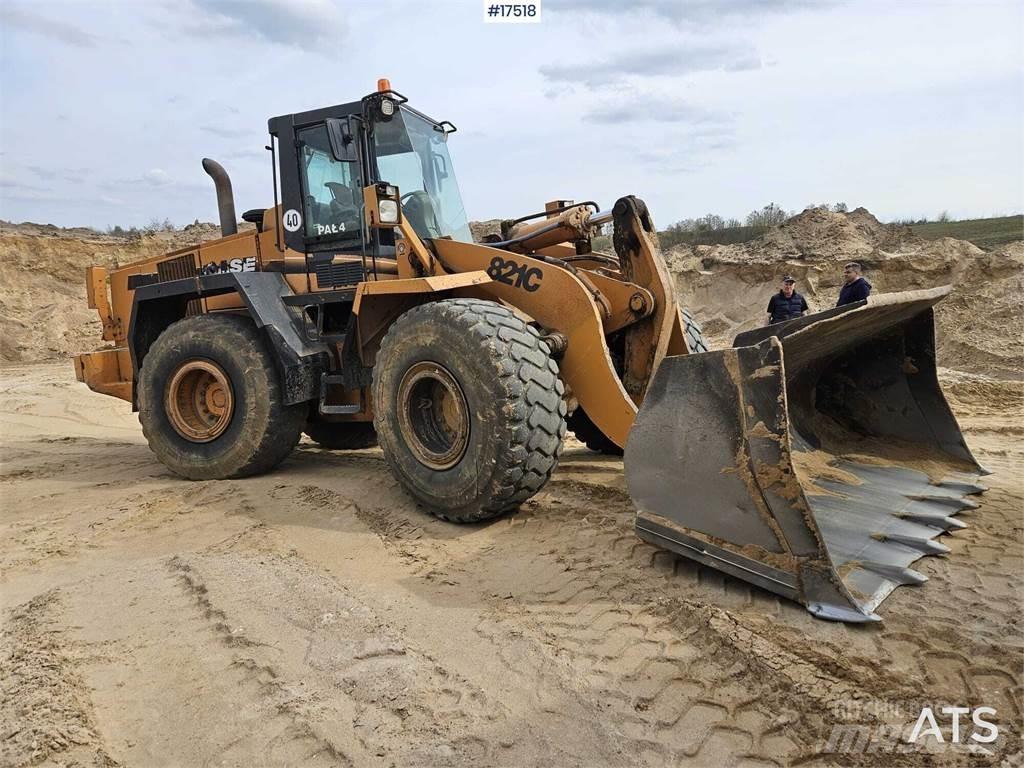 CASE 821C Wielladers