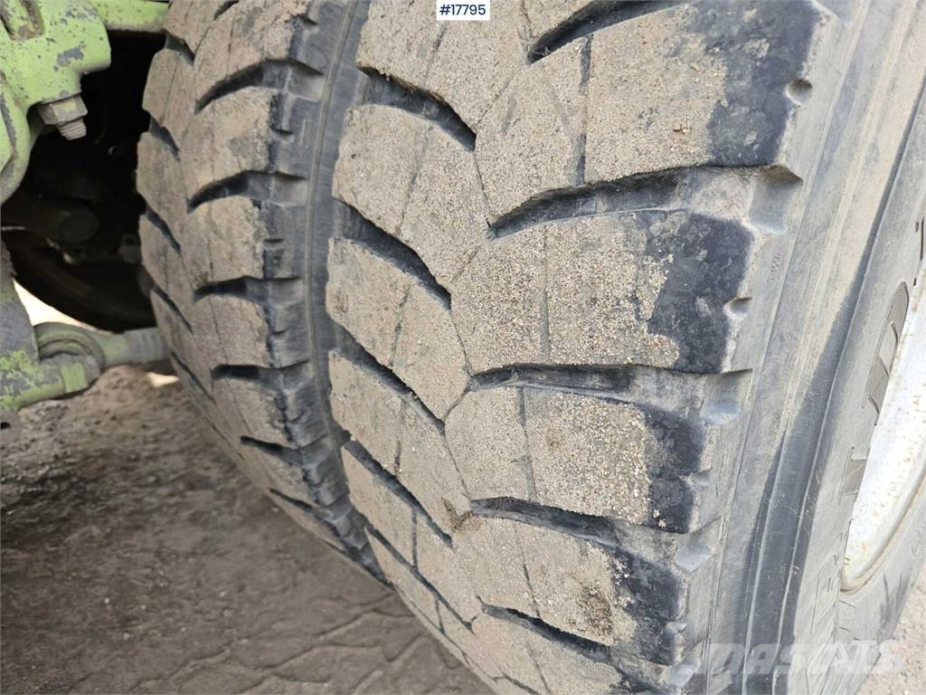Scania P 340 Vlakke laadvloer met kraan