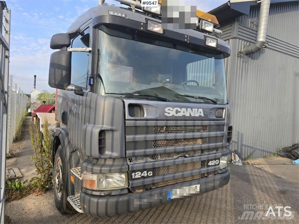 Scania P124 Vrachtwagen met containersysteem