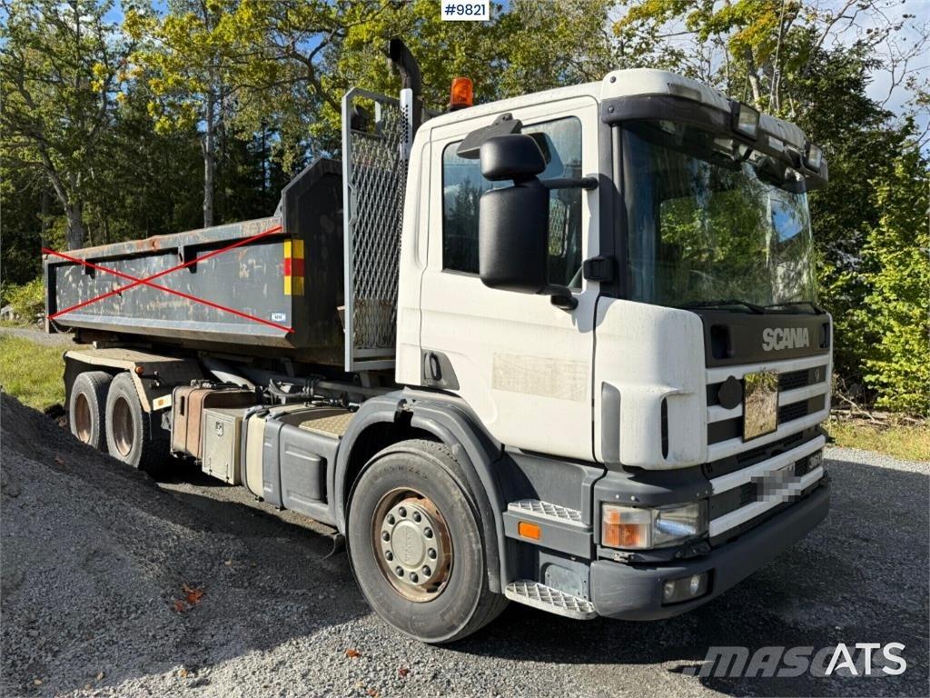 Scania P124GB Vrachtwagen met containersysteem