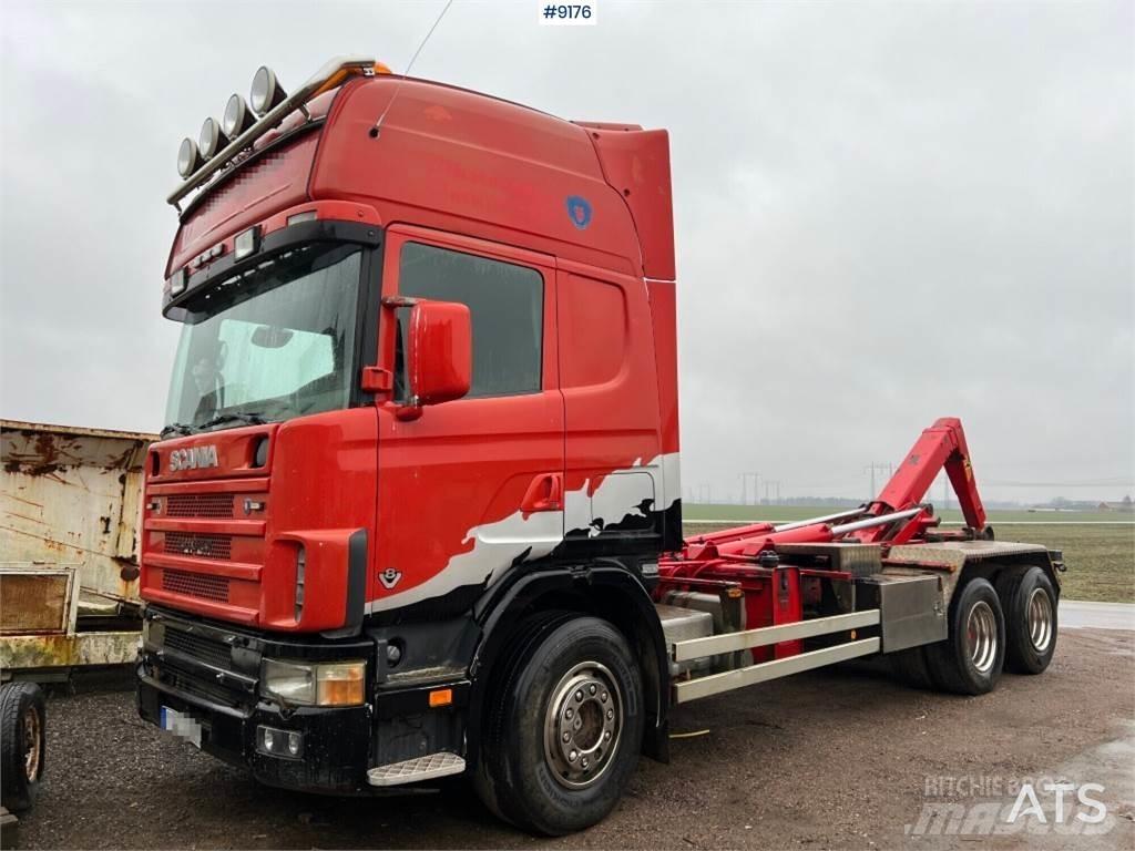 Scania R144GB6X4NA530 Vrachtwagen met containersysteem