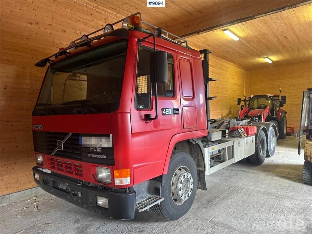 Volvo FL12 Vrachtwagen met containersysteem