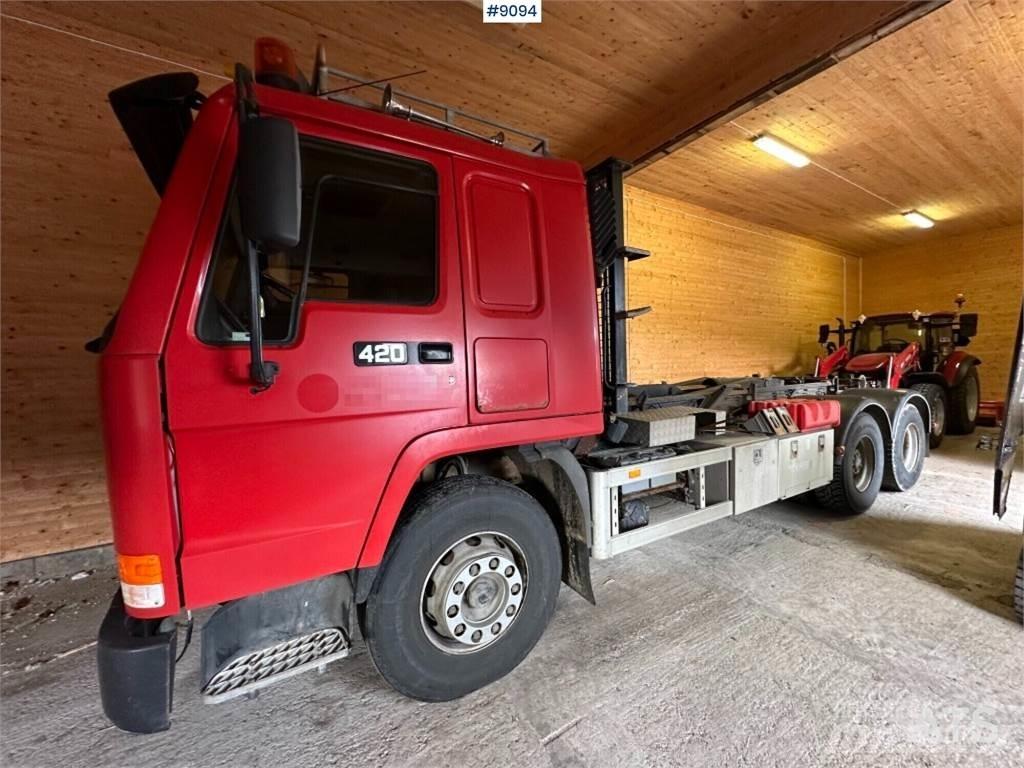 Volvo FL12 Vrachtwagen met containersysteem
