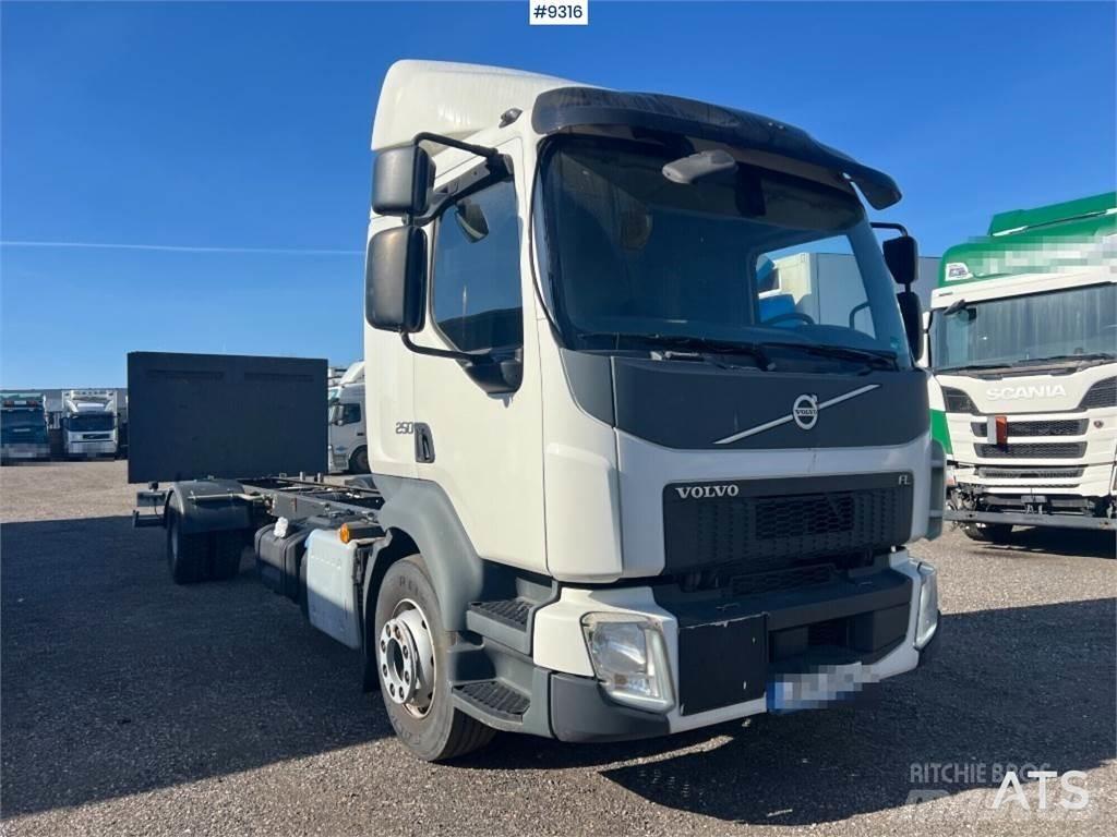Volvo FL250 Chassis met cabine