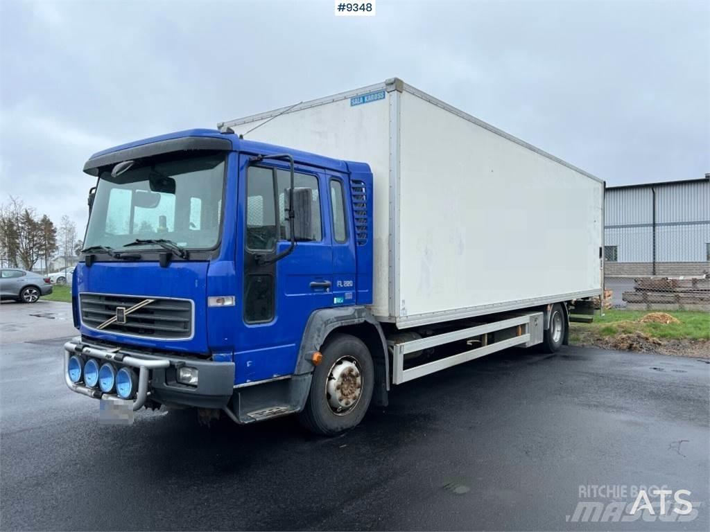 Volvo FL6 4X2 Bakwagens met gesloten opbouw