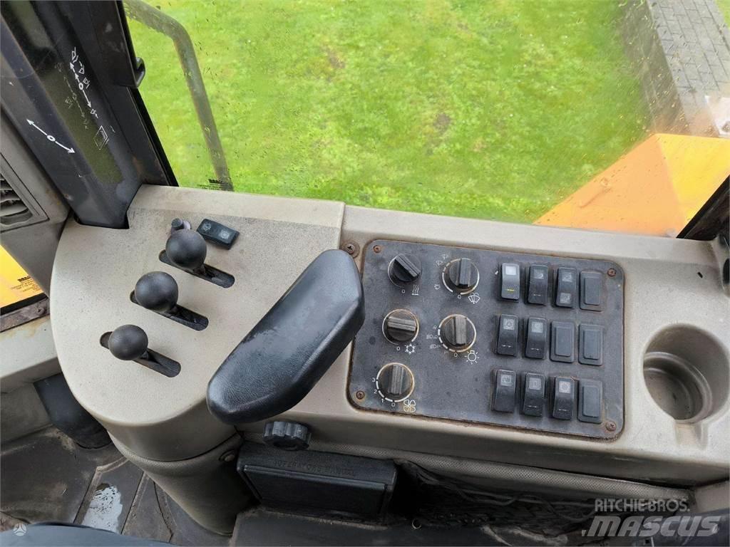 CASE 821C Wielladers