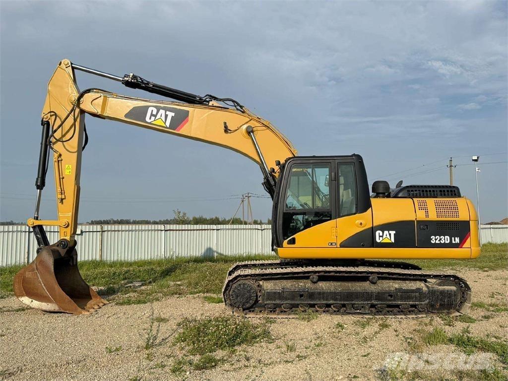 CAT 323 D Rupsgraafmachines