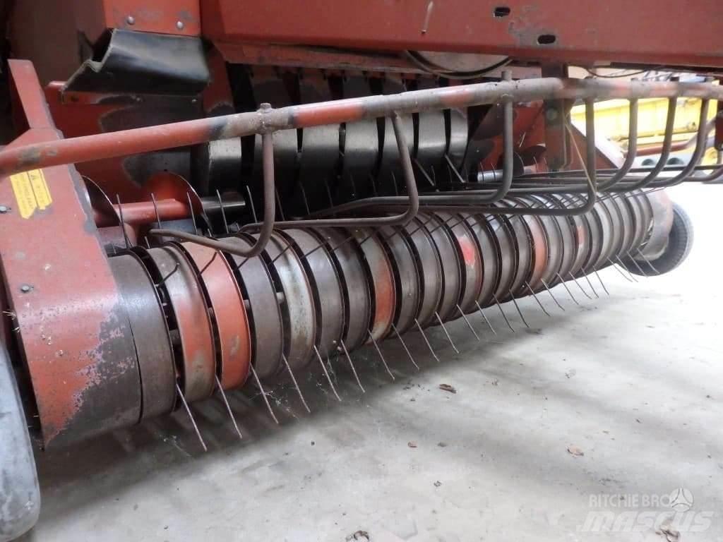 Hesston 4900 Ronde-balenpersen