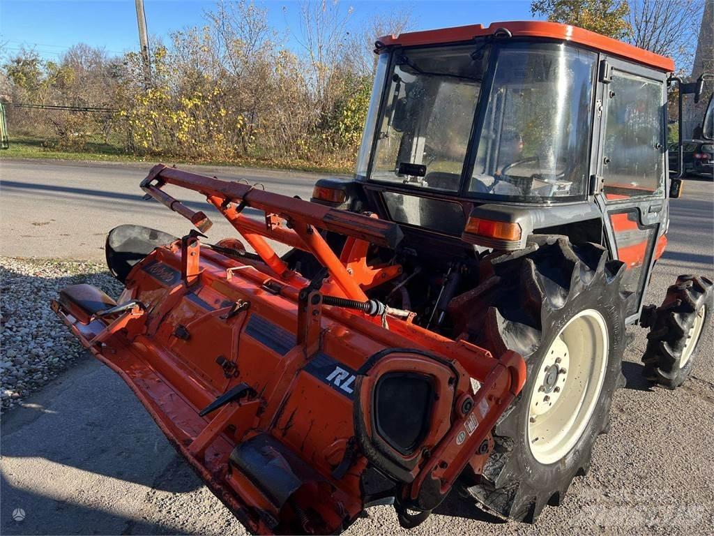 Kubota GL320 Tractoren