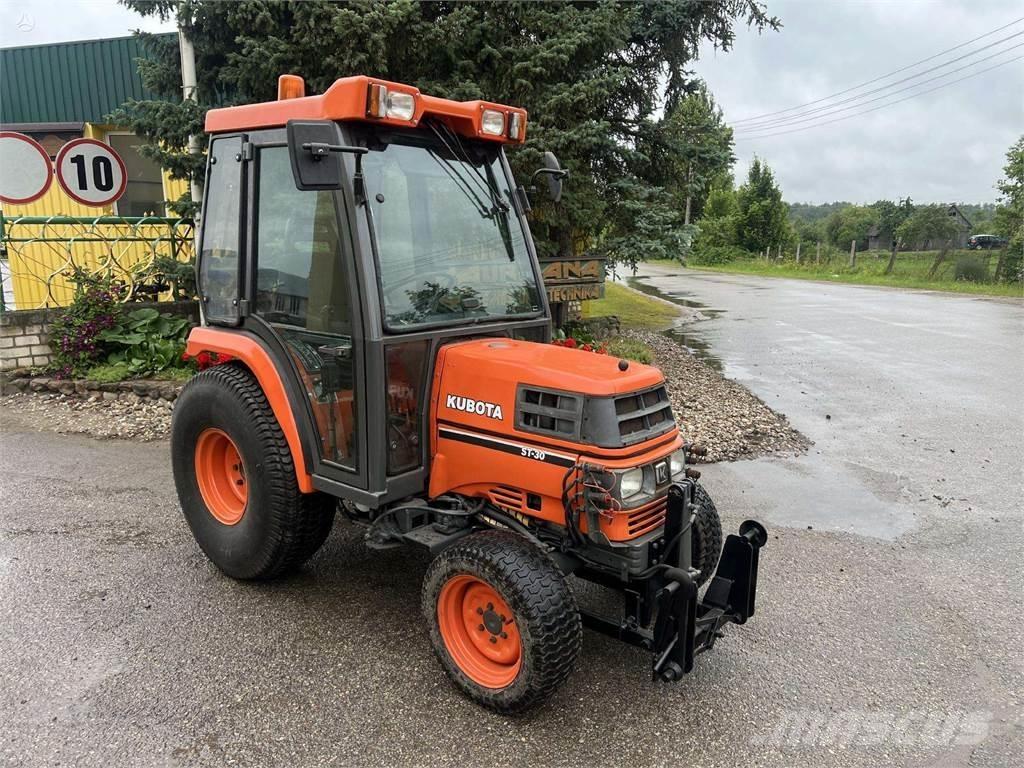 Kubota ST-30 Tractoren