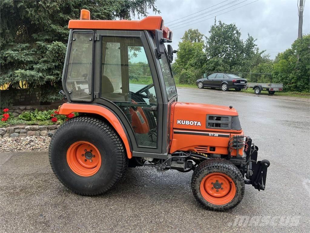 Kubota ST-30 Tractoren