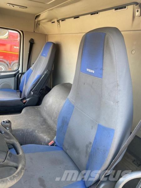 Volvo FM12 Vlakke laadvloer met kraan