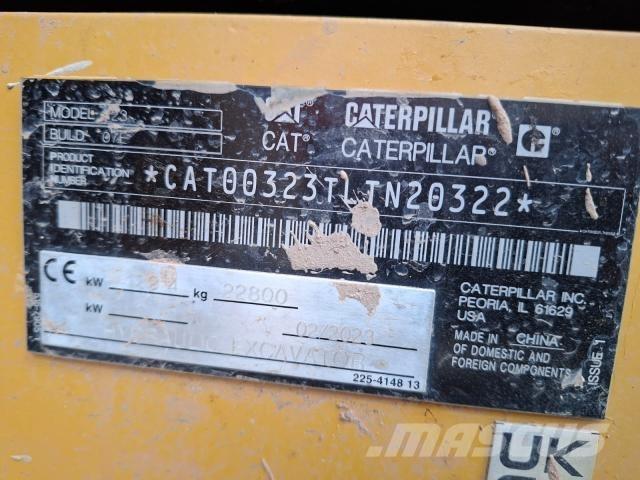 CAT 323 Rupsgraafmachines
