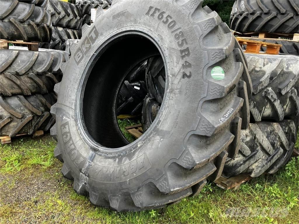 BKT 650/85R42 IF Banden, wielen en velgen