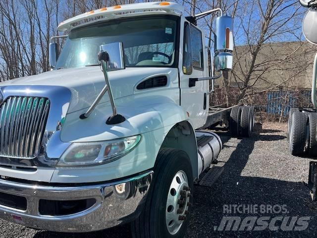 International 4400 Platte bakwagens