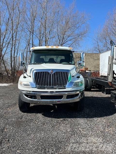 International 4400 Platte bakwagens
