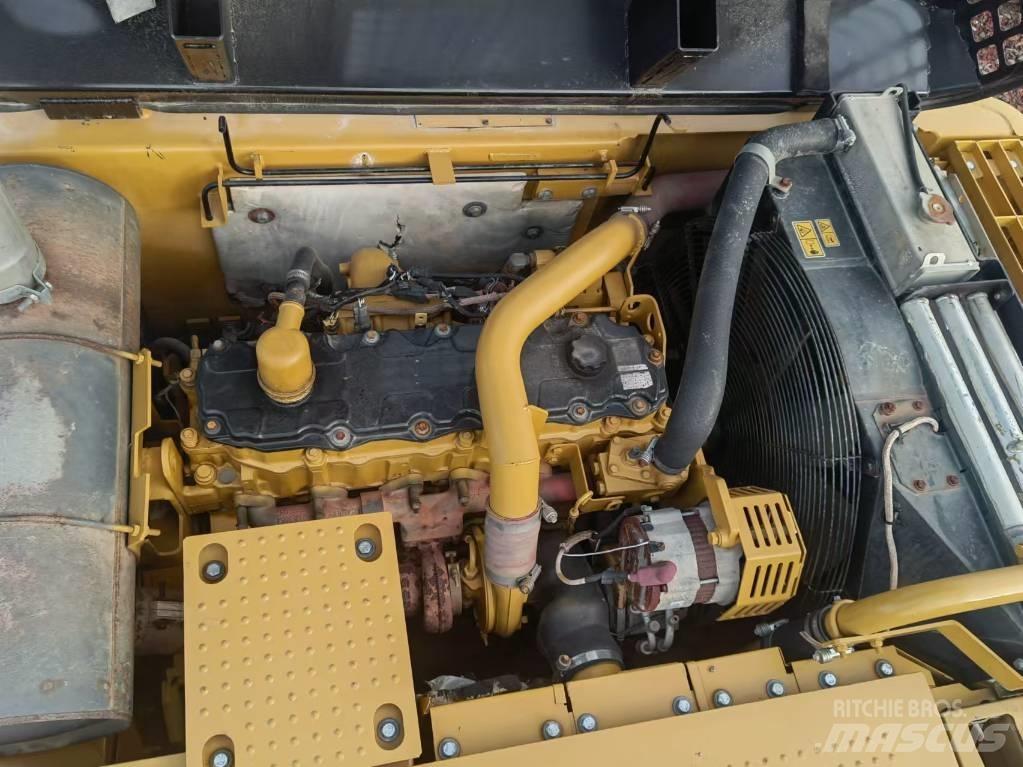 CAT 325 D2 Rupsgraafmachines