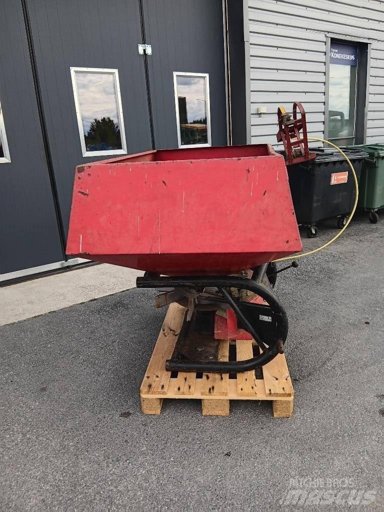 YLÖ Viska 800 Kunstmeststrooiers